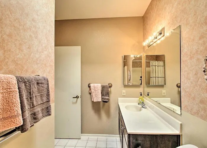 Relaxing Valley Townhome ~ 30 Mi To Tucson! Green Valley